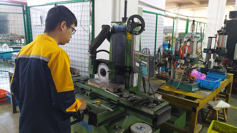 Electric Pruning Shears Factory